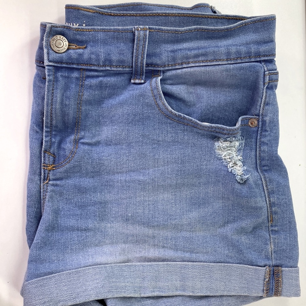 These are Old Navy BF 3 short Manzanita. Slightly worn. Size- 6 regular.